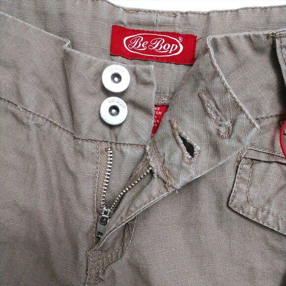 NWT BeBop Women's Brown Cargo Shorts Size 1 Juniors - Picture 10 of 12